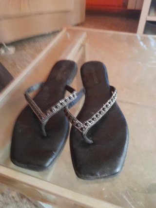 Chancletas de verano con pedrería