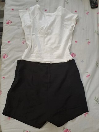 Conjunto Top Blanco y Shorts Negros Talla L