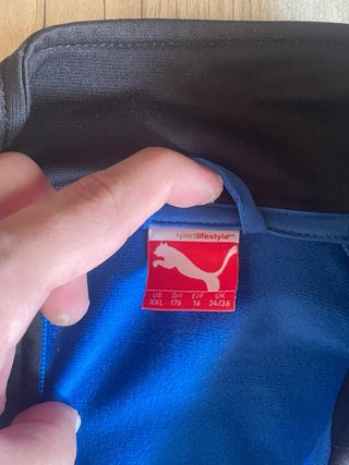 Chaqueta deportiva Puma azul y negra