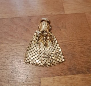 Monedero dorado de malla