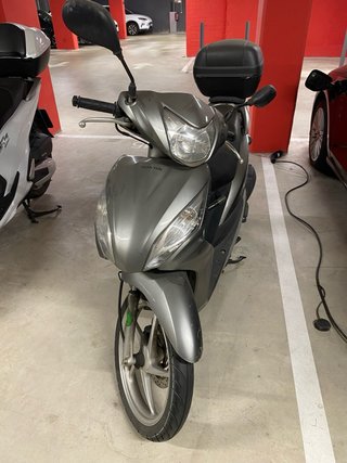 Honda Vision 110 Gris Scooter