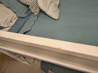 Cama litera Ikea con colchón.