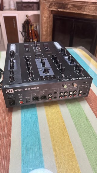 Mesa Mezclas TRAKTOR KONTROL Z2