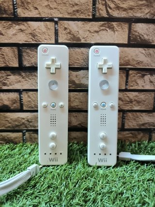 2 Controller Wii Nintendo in Perfette Condizioni + Cinghie‼️