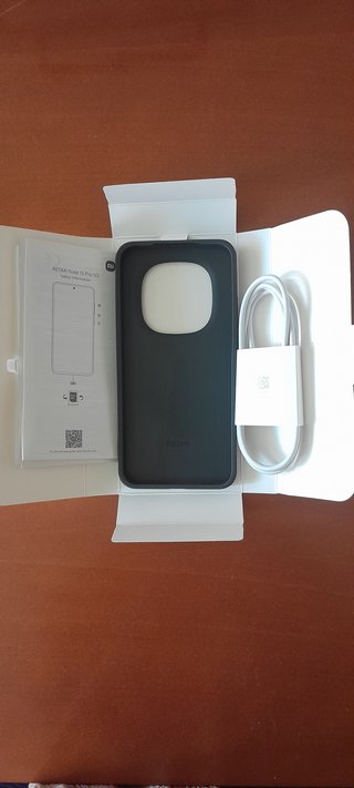 Teléfono móvil negro a estrenar