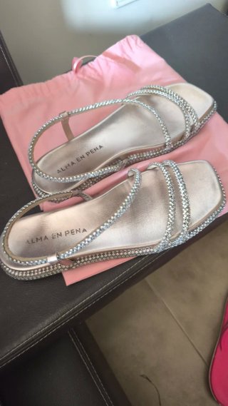 Sandalias planas con brillantes