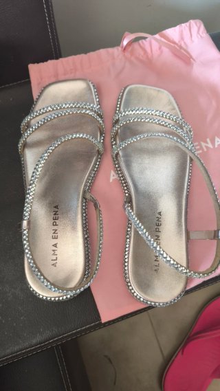 Sandalias planas con brillantes