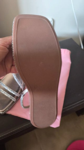Sandalias planas con brillantes