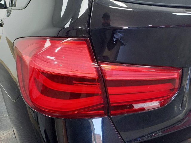 BMW SERIE 3 REEKS TOURING 318D (100 KW) 5D