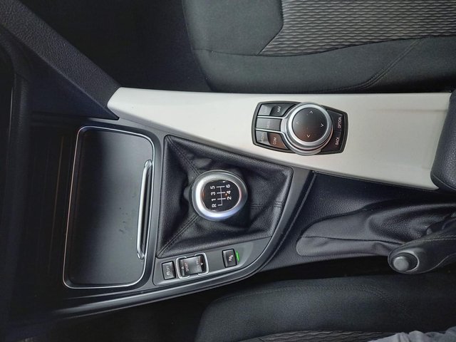 BMW SERIE 3 REEKS TOURING 318D (100 KW) 5D
