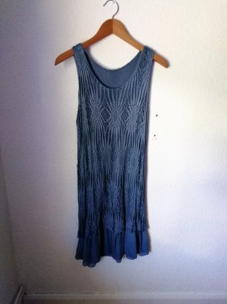 Vestido de tirantes de punto calado