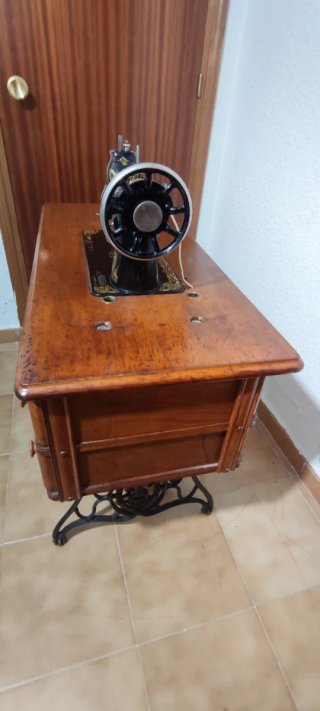Máquina de coser Singer antigua