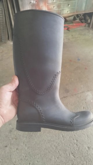 Botas de goma negras altas