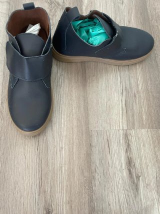 Botines negros con velcro