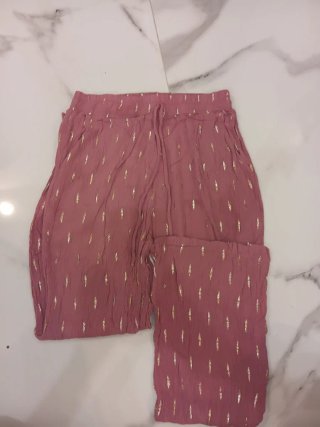 Pantalón ancho rosa estampado dorado
