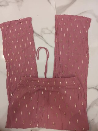 Pantalón ancho rosa estampado dorado