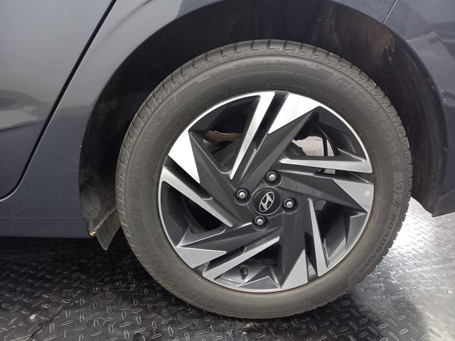 HYUNDAI I20 berlina con portón 1.2 MPI SLX