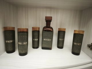Juego de 6 vasos y botella de whisky