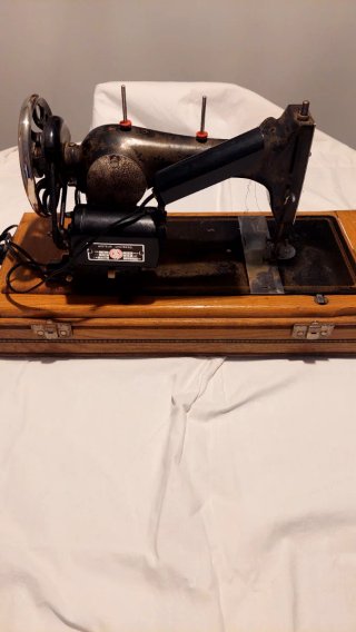Máquina de coser antigua GSM principios S.XX