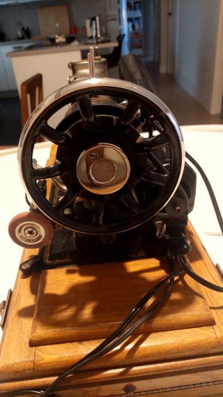 Máquina de coser antigua GSM principios S.XX