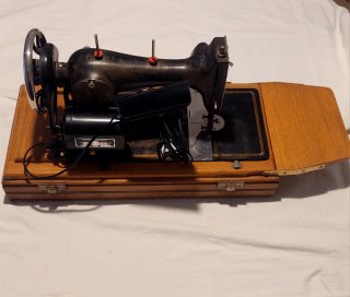 Máquina de coser antigua GSM principios S.XX