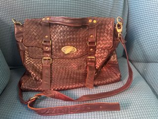 Bolso de cuero tejido marrón