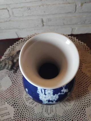 Jarrón de porcelana azul y blanco