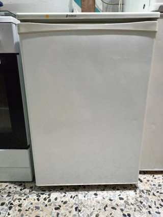Nevera Edesa bajo encimera blanca