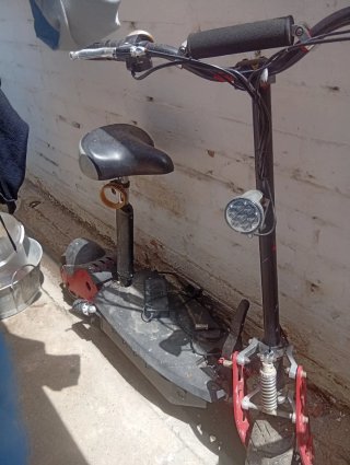 Patinete eléctrico con asiento