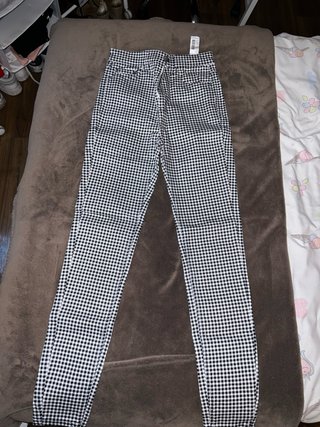 Pantalones pitillo cuadros blanco y negro