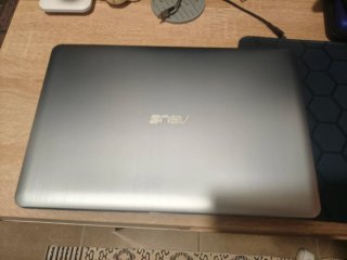 Portátil ASUS 15.6" – i7 / 16GB RAM 500 Gb SSD