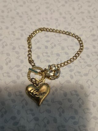 Pulsera Guess Corazón y Estrella Dorada