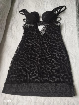 Lencería negra con estampado animal