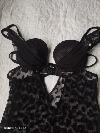 Lencería negra con estampado animal