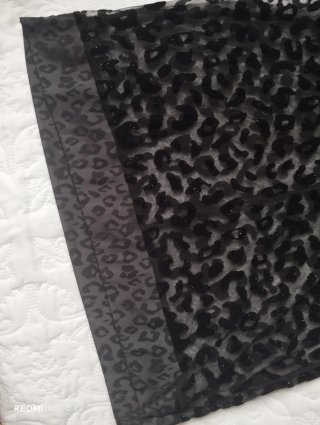 Lencería negra con estampado animal