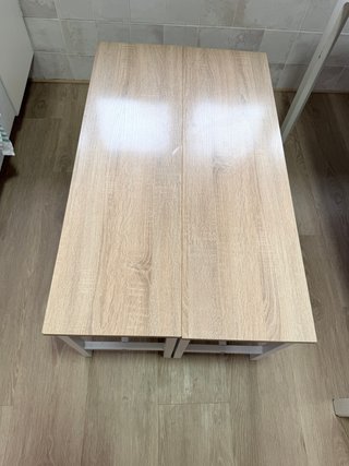 Mesa y 2 bancos