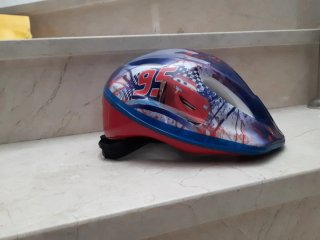 Casco bici infantil azul y rojo