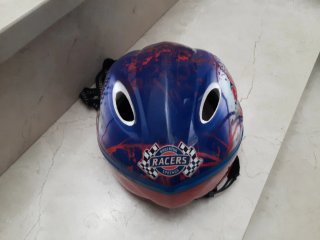 Casco bici infantil azul y rojo