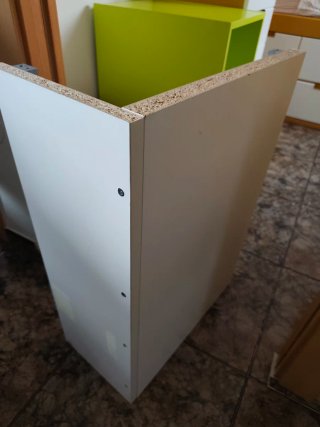 Escritorio con estantería incorporada