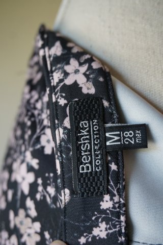 Falda estampada floral ajustada
