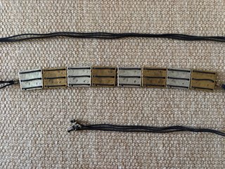 Cinturón placas metálicas con cordón