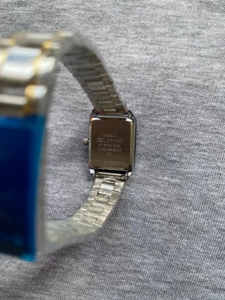 Reloj Casio Dorado y Plateado