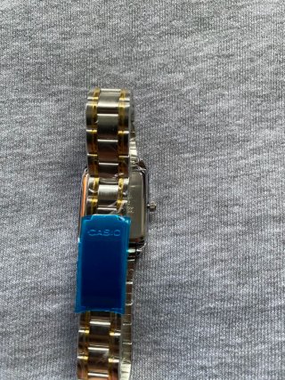 Reloj Casio Dorado y Plateado