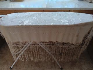 Mantilla española bordada beige