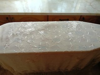 Mantilla española bordada beige
