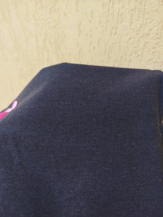 Scampolo tessuto ideale per abbigliamento.