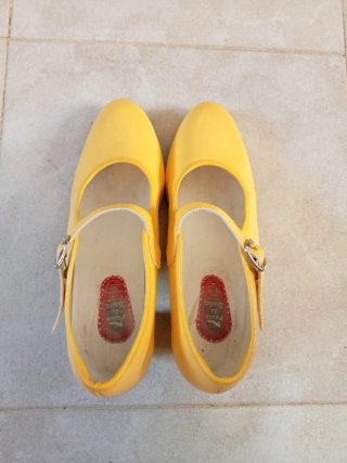 Zapatos de flamenco amarillos talla 37