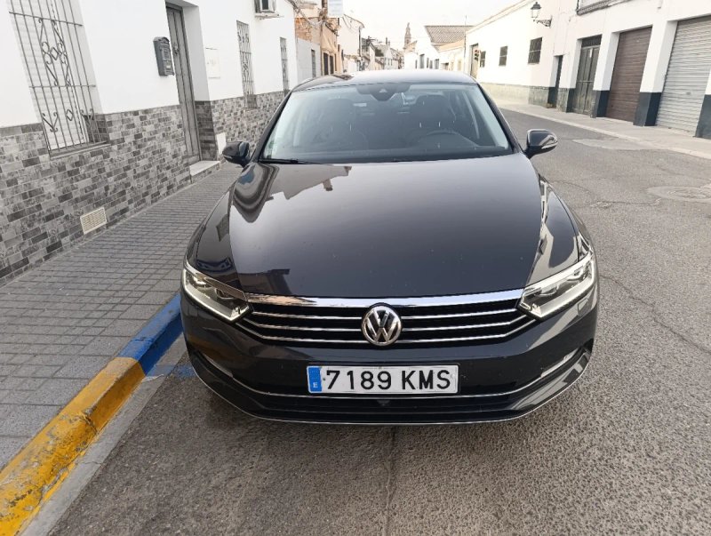 Volkswagen Passat 2018 - foto 1
