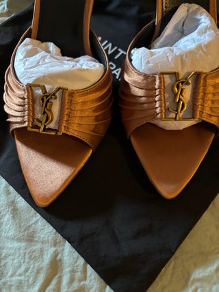 Saint Laurent Zapatos de Tacón Dorados Naranja