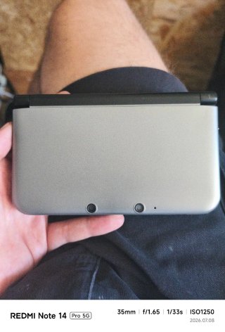 Nintendo 3DS XL + Cargador y Lápiz
